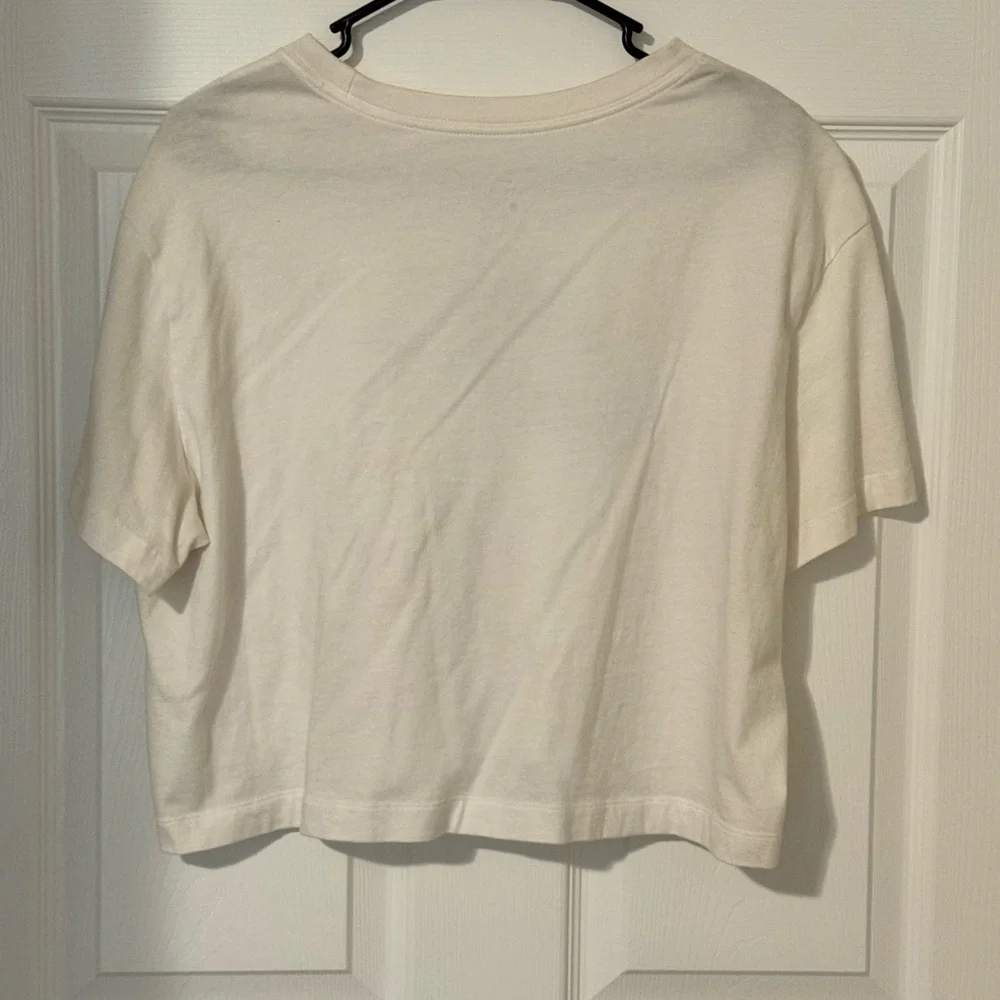LG “THE NIKE TEE” CROP TOP! - Picture 2 of 5
